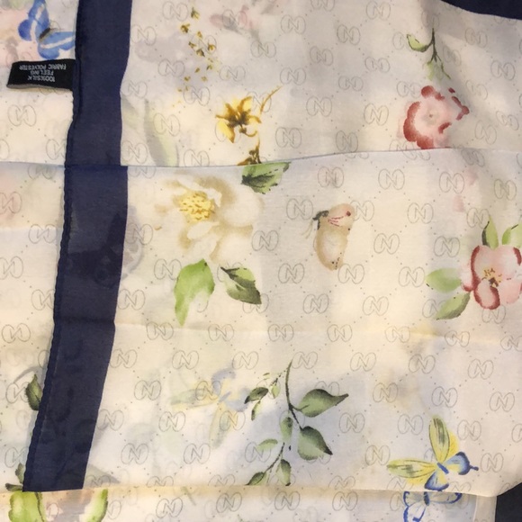 Silky floral shawl scarf - Picture 6 of 6